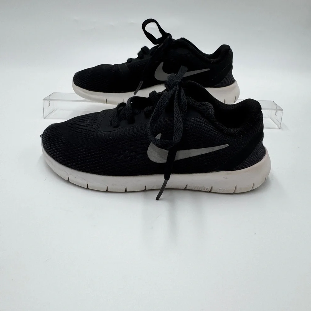Nike Black Free RN Tennis shoes